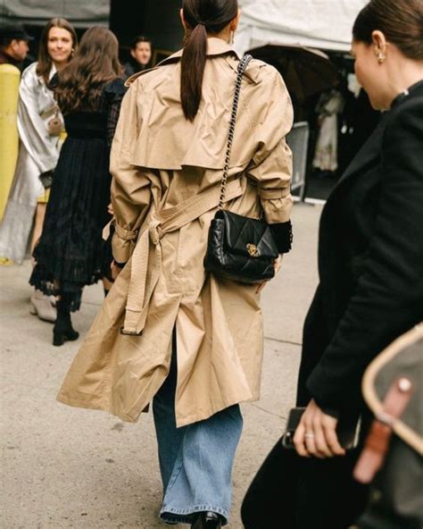 Chanel trendy bag street style